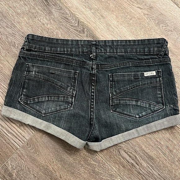 Rip Curl Jean shorts - Picture 2 of 4